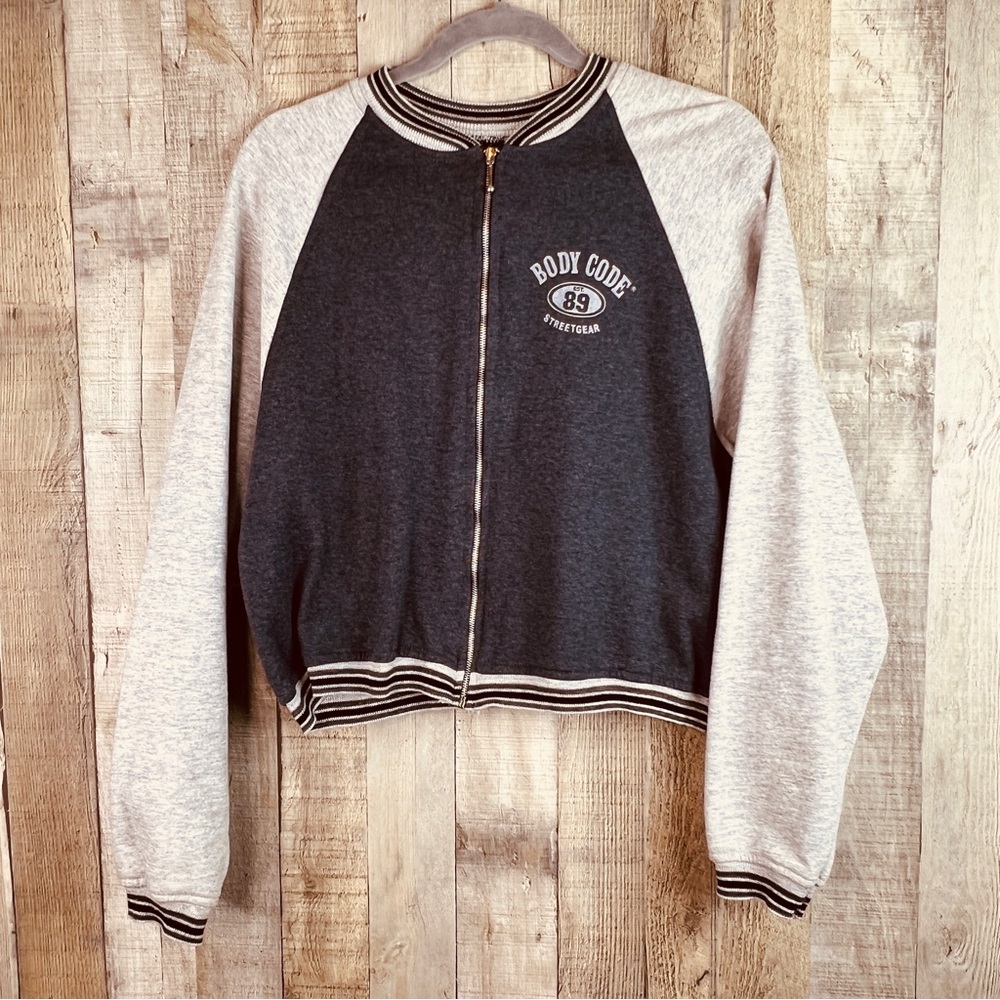 Body Code Size Medium Gray Zipper Front Shacket w/Graphic “Street Gear”